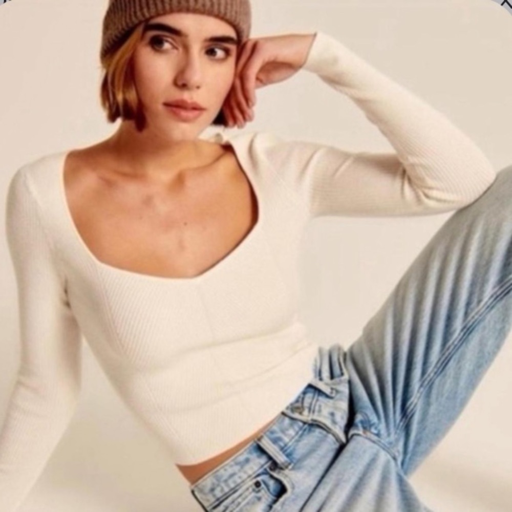 Abercrombie & Fitch Ribbed Sweetheart NeckLine Long Sleeve Top - Picture 1 of 5